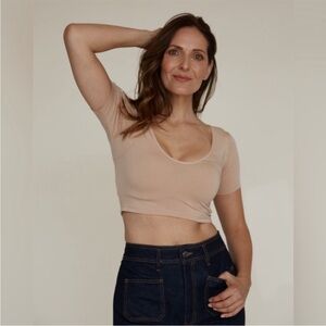 NUMI The Crop Almond Scoop Neck Short Sleeve Undershirt Nude Tan
